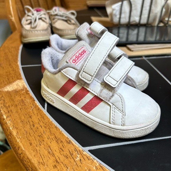 All girls/unisex sneakers uggs Nikes Addis’s sperrys bundle - Picture 4 of 11